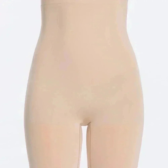NWOT SPANX OnCore High-Waisted Mid-Thigh Short S - Picture 3 of 8